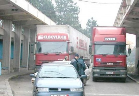 Două maşini Opel Astra cu documente false, descoperite în Vama Veche